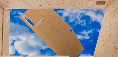 Brettsperrholzprodukte kommen auf einer Baustelle zum Einsatz