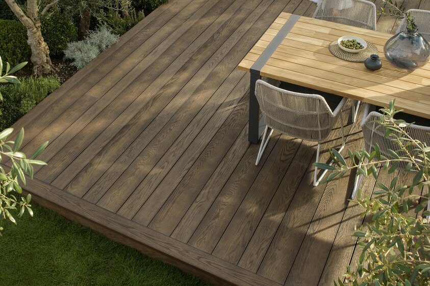 Enhanced Grain Antique Oak | © Millboard Enhanced Grain Antique Oak | © Millboard