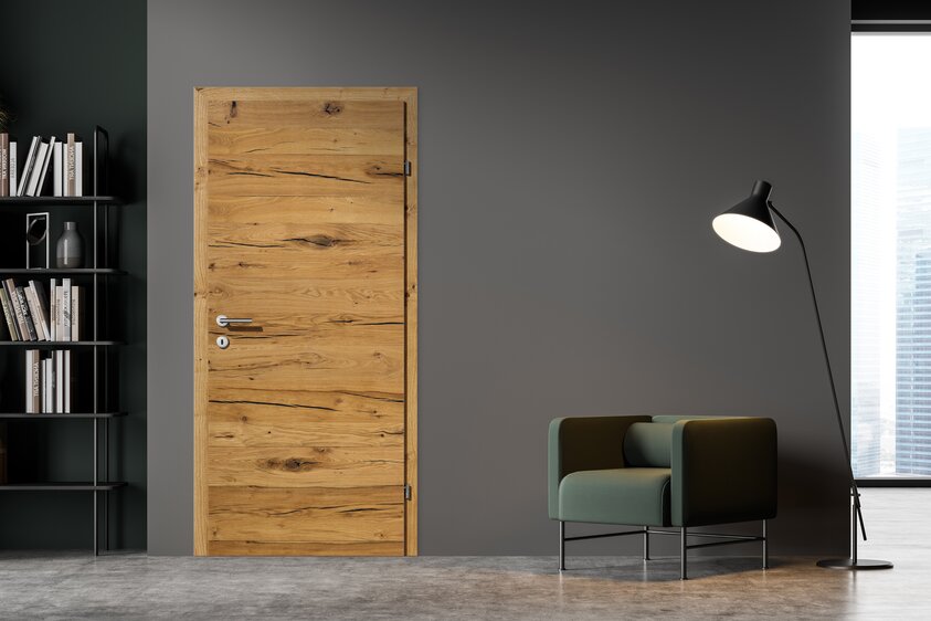 Furnierte Innentür in Alpeneiche quer gemasert Aufnahme einer modernen Innentür mit quer verlaufendem Furnier in Alpeneiche, geölt. Die Oberfläche zeigt eine natürliche Holzmaserung mit warmen, erdigen Farbtönen und einer feinen Struktur. Die Tür wirkt hochwertig, zeitlos und fügt sich harmonisch in moderne Wohnräume ein.