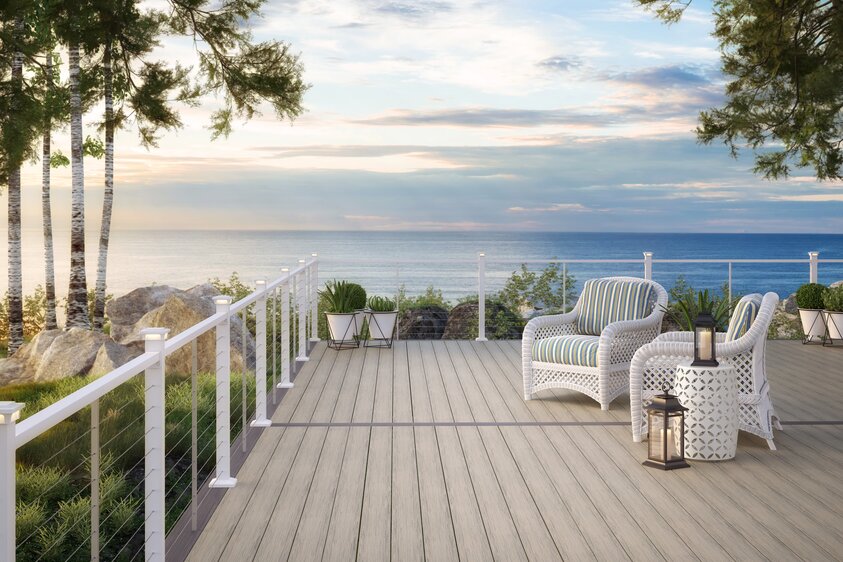 Terrasse mit Sonnenuntergang | © Deckorators Eine Terrasse am Meer mit Sonnenuntergang im Hintergrund | © Deckorators