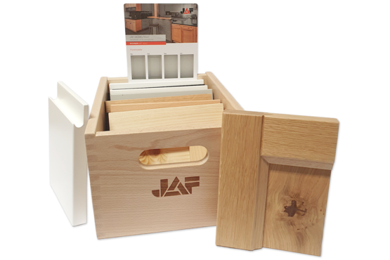 Musterbox der JAF Möbelteile Kollektion mit verschiedenen Frontenmuster 