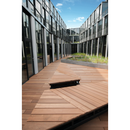 Bangkirai Terrassendiele S&B KD Geriffelt/Grob Genutet; Terrassendiele; kiln dried (KD); Das Vorbohren der Holzdielen wird unbedingt empfohlen,UK (Unterkonstruktion), UK-Abstand und Befestigung sind Empfehlungen; Holz-Holz, Distanzhalter,Holz-Alu, sichtbare Befestigung; Kalkulationsrichtpreis mit Berücksichtigung eines durchschnittlichen Dielenabstands von 6 mm; Volldiele; Bangkirai; S&B; Klasse 2; gelblich,hellbraun; ruhig; Asien; Rotholz; Massivholz Bangkirai Terrassendiele S&B KD Glatt/Glatt; Terrassendiele; kiln dried (KD); Das Vorbohren der Holzdielen wird unbedingt empfohlen,UK (Unterkonstruktion), UK-Abstand und Befestigung sind Empfehlungen; Holz-Holz, Distanzhalter,Holz-Alu, sichtbare Befestigung; Kalkulationsrichtpreis mit Berücksichtigung eines durchschnittlichen Dielenabstands von 6 mm; Volldiele; Bangkirai; S&B; Klasse 2; gelblich,hellbraun; ruhig; Asien; Rotholz; Massivholz Bangkirai Terrassendiele S&B KD Glatt/Glatt; kiln dried (KD); Das Vorbohren der Holzdielen wird unbedingt empfohlen,UK (Unterkonstruktion), UK-Abstand und Befestigung sind Empfehlungen; Holz-Holz, Distanzhalter,Holz-Alu, sichtbare Befestigung; S&B