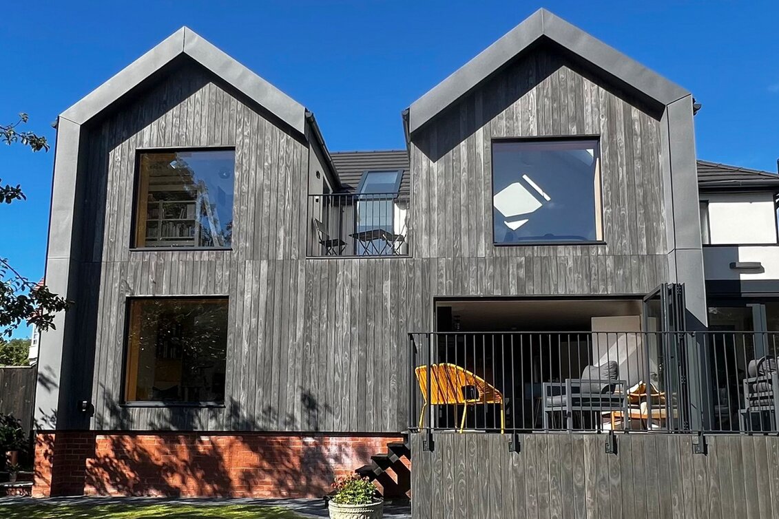 Modifizierte Accoya Holzfassade in moderner Wohnarchitektur | © ACCSYS