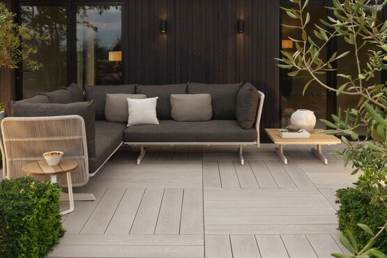 Enhanced Grain Smoked Oak | © Millboard