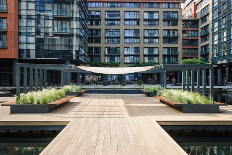 Millboard Enhanced Grain Golden Oak – realistische Holzmaserung für Terrasse | © Millboard