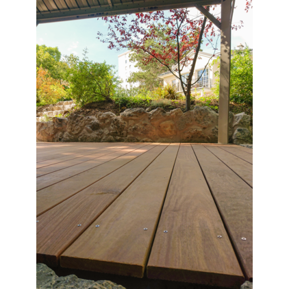 Cumaru Terrassendiele KD Geriffelt/Glatt; Terrassendiele; kiln dried (KD); Das Vorbohren der Holzdielen wird unbedingt empfohlen,UK (Unterkonstruktion), UK-Abstand und Befestigung sind Empfehlungen; Holz-Holz, Distanzhalter,Holz-Alu, sichtbare Befestigung; Kalkulationsrichtpreis mit Berücksichtigung eines durchschnittlichen Dielenabstands von 6 mm; Volldiele; Cumaru; Klasse 1; hellbraun,rötlich; lebhaft; Südamerika; Rotholz; Massivholz Cumaru Terrassendiele KD Glatt/Glatt; Terrassendiele; kiln dried (KD); Das Vorbohren der Holzdielen wird unbedingt empfohlen,UK (Unterkonstruktion), UK-Abstand und Befestigung sind Empfehlungen; Holz-Holz, Distanzhalter,Holz-Alu, sichtbare Befestigung; Kalkulationsrichtpreis mit Berücksichtigung eines durchschnittlichen Dielenabstands von 6 mm; Volldiele; Cumaru; Klasse 1; hellbraun,rötlich; lebhaft; Südamerika; Rotholz; Massivholz Cumaru Yellow Terrassendiele KD Geriffelt/Glatt; Terrassendiele; kiln dried (KD); Das Vorbohren der Holzdielen wird unbedingt empfohlen,UK (Unterkonstruktion), UK-Abstand und Befestigung sind Empfehlungen; Holz-Holz, Distanzhalter,Holz-Alu, sichtbare Befestigung; Kalkulationsrichtpreis mit Berücksichtigung eines durchschnittlichen Dielenabstands von 6 mm; Volldiele; Cumaru; Klasse 1; hellbraun,rötlich; lebhaft; Südamerika; Rotholz; Massivholz