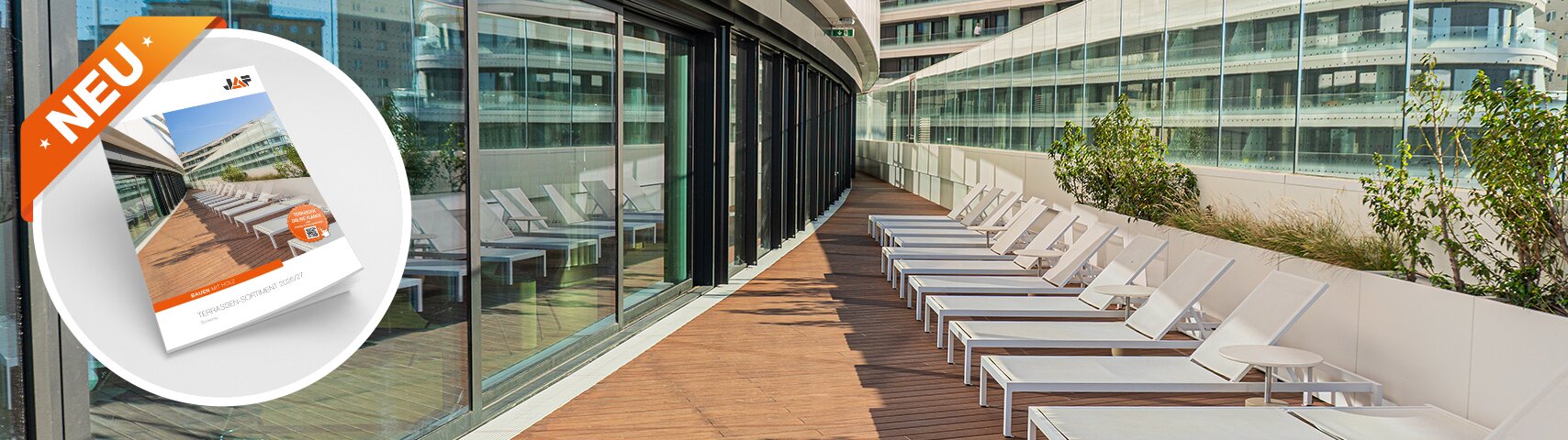 Moderne Dachterrasse mit hochwertigen Terrassendielen aus der neuen JAF Terrassenkollektion 2026 – Inspiration, Designs und Lösungen für den Außenbereich