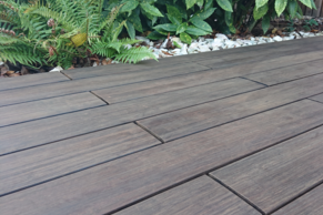 Bambus Terrassendiele; Terrassendiele; Thermobehandelt; UK (Unterkonstruktion), UK-Abstand und Befestigung sind Empfehlungen; Holz-Holz, Grad® Stab; Kalkulationsrichtpreis mit Berücksichtigung eines durchschnittlichen Dielenabstands von 6 mm; Volldiele; Bambus; A; Klasse 1; braun; ruhig; Asien; Thermoholz Bambus Terrassendiele Bamboo X-treme® bombiert mit seitlicher Nut, 3-seitig, geölt, stirnseitig Nut & Feder; Terrassendiele; Bamboo X-treme®; Thermobehandelt; UK (Unterkonstruktion), UK-Abstand und Befestigung sind Empfehlungen; Holz-Alu, Clip,Holz-Holz, Clip; Kalkulationsrichtpreis mit Berücksichtigung eines durchschnittlichen Dielenabstands von 6 mm; Volldiele; Bambus; vorgeölt; A; Klasse 1; dunkelbraun; Dunkelbraun; ruhig; Stirnseitig Nut & Feder; Asien; Clip; Bambus; Thermoholz Terrassenmuster Bambus; Terrassendiele; Thermobehandelt; UK (Unterkonstruktion), UK-Abstand und Befestigung sind Empfehlungen; Holz-Holz, Grad® Stab; Kalkulationsrichtpreis mit Berücksichtigung eines durchschnittlichen Dielenabstands von 6 mm; Bambus; Klasse 1; braun; ruhig; Asien; Thermoholz