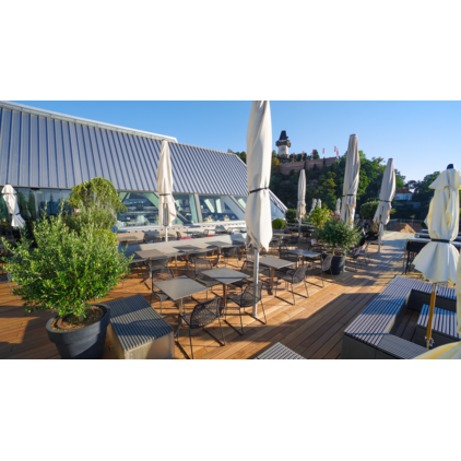 Ipé Terrassendiele FAS KD Bombiert Grad®; Terrassendiele; kiln dried (KD); UK (Unterkonstruktion), UK-Abstand und Befestigung sind Empfehlungen; Holz-Alu, Perfect Rail,Holz-Alu, Flat Rail; Kalkulationsrichtpreis mit Berücksichtigung eines durchschnittlichen Dielenabstands von 6 mm; Volldiele; Ipé; Klasse 1; hellbraun,dunkelbraun; lebhaft; Südamerika; Grad®; Perfect Rail; Massivholz