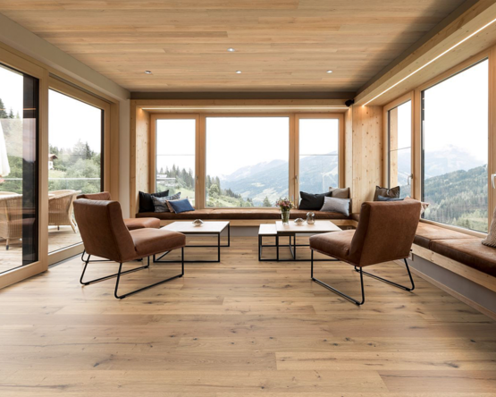 Admonter Landhausdiele classic Eiche Frijo lebhaft, gebürstet, 5G, Natur-geölt EASY CARE; Frijo; Parkett; Landhausdiele; Eiche; Klick; 5G; 3-Schicht; ca. 2,5 mm; Fichtenstäbe; Schälfurnier; geölt; Natur geölt EASY CARE; astig; lebhaft; 1-Stab; umlaufend gefast (4V); gebürstet; gebürstet | © 