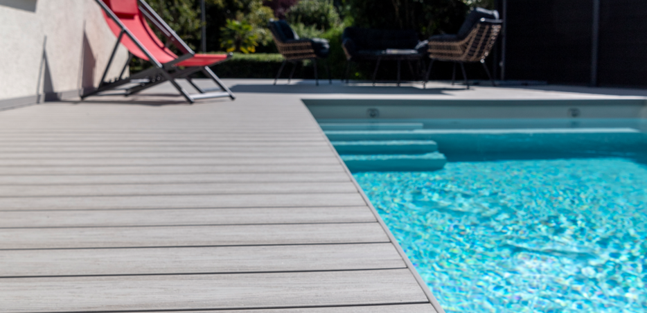 WPC Terrassendiele Piazza Mondo Graphite Grey, 100 % PEFC; Terrassendiele; Piazza Mondo; UK (Unterkonstruktion), UK-Abstand und Befestigung sind Empfehlungen,UK-Abstand bezieht sich auf private Nutzung,Garantie bei privater Nutzung der Terrasse;  WPC-WPC, Clip für Piazza, WPC-Alu, Clip für Piazza; Kalkulationsrichtpreis mit Berücksichtigung eines durchschnittlichen Dielenabstands von 6 mm; PEFC/06-31-229; Volldiele; WPC; Graphite Grey; ruhig; Europa; R10;  Clip Edelstahl;  WPC Unterkonstruktion; WPC/RMC - Volldiele;  WPC Piazza Mondo