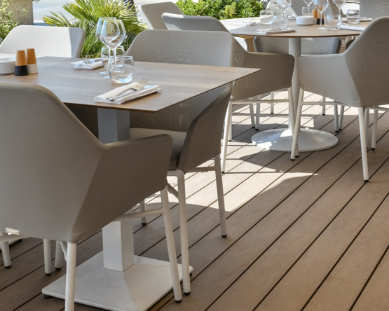 WPC Terrassendiele Piazza Mondo Californian Oak, 100 % PEFC; Terrassendiele; Piazza Mondo; UK (Unterkonstruktion), UK-Abstand und Befestigung sind Empfehlungen,UK-Abstand bezieht sich auf private Nutzung,Garantie bei privater Nutzung der Terrasse;  WPC-WPC, Clip für Piazza, WPC-Alu, Clip für Piazza; Kalkulationsrichtpreis mit Berücksichtigung eines durchschnittlichen Dielenabstands von 6 mm; PEFC/06-31-229; Volldiele; WPC; Californian Oak; ruhig; Europa; R10;  Clip Edelstahl;  WPC Unterkonstruktion; WPC/RMC - Volldiele;  WPC Piazza Mondo
