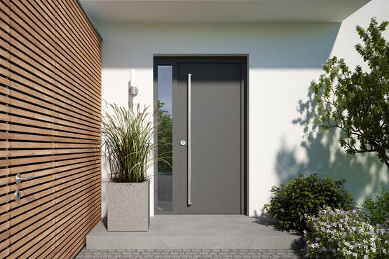 Moderner Hauseingang mit grauer Eurowood Eingangstür, seitlichem Glaseinsatz und Holzfassade